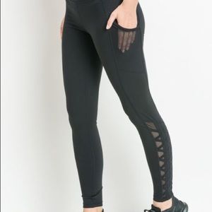 Mono B Highwaist Mesh Pocket & Lattice Leggings